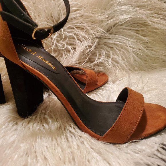Suede ankle strap sandal - Picture 10 of 14